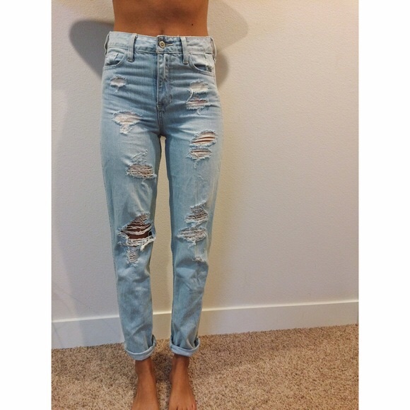 hollister ripped boyfriend jeans